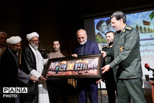 نشست خبری تشریح برنامه های سپاه و بسیج قم در هفته دفاع مقدس