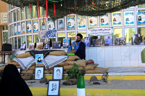 مراسم گرامیداشت هفته دفاع مقدس در هنرستان فاطمه‌الزهرا(س) گچساران