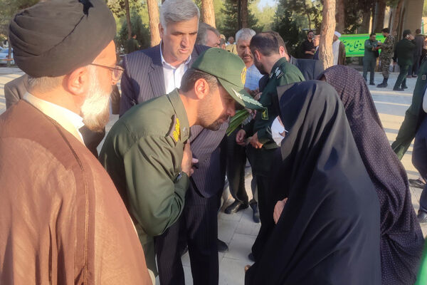 غبار روبی و عطر افشانی قبور شهدا در شهرستان آباده 