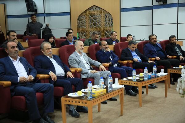 نشست صمیمی مدیران رسانه با استاندار قم