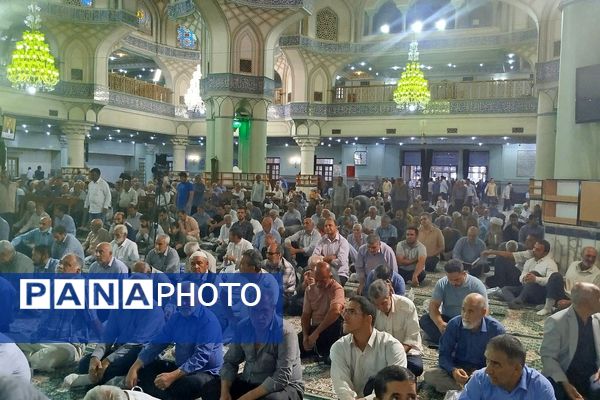 حضور فرهنگیان ناحیه دو شهرری در نماز جمعه 
