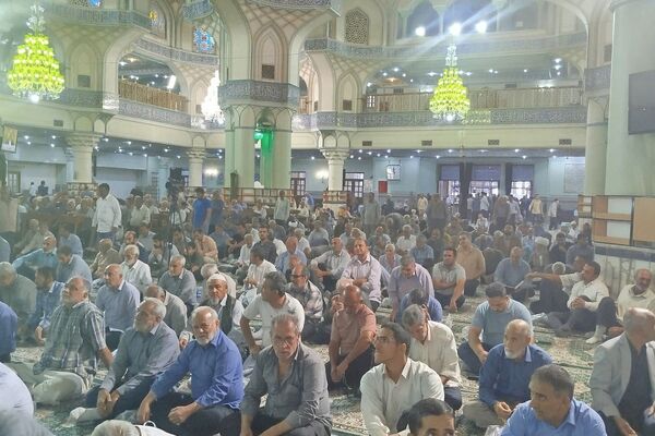 حضور فرهنگیان ناحیه دو شهرری در نماز جمعه 