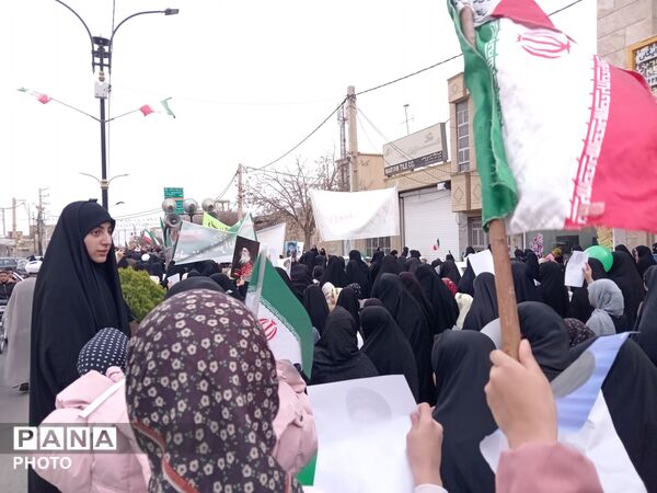 قیام معلمان و دانش‌آموزان شهرستان جعفرآباد برای خونخواهی امام شهید