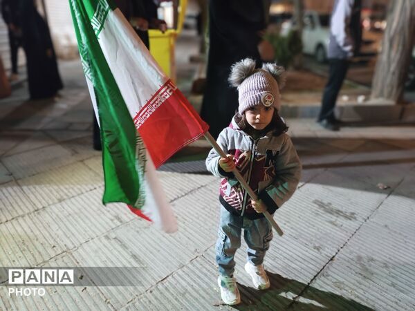 غوغای دانش‌آموزان در استقبال از موکبِ «فرزندانِ سردار سلیمانی»