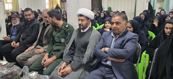 نواخته شدن زنگ استکبارستیزی و گرامیداشت هفته بسیج دانش‌آموزی در دبیرستان شاهد فردوس بافق