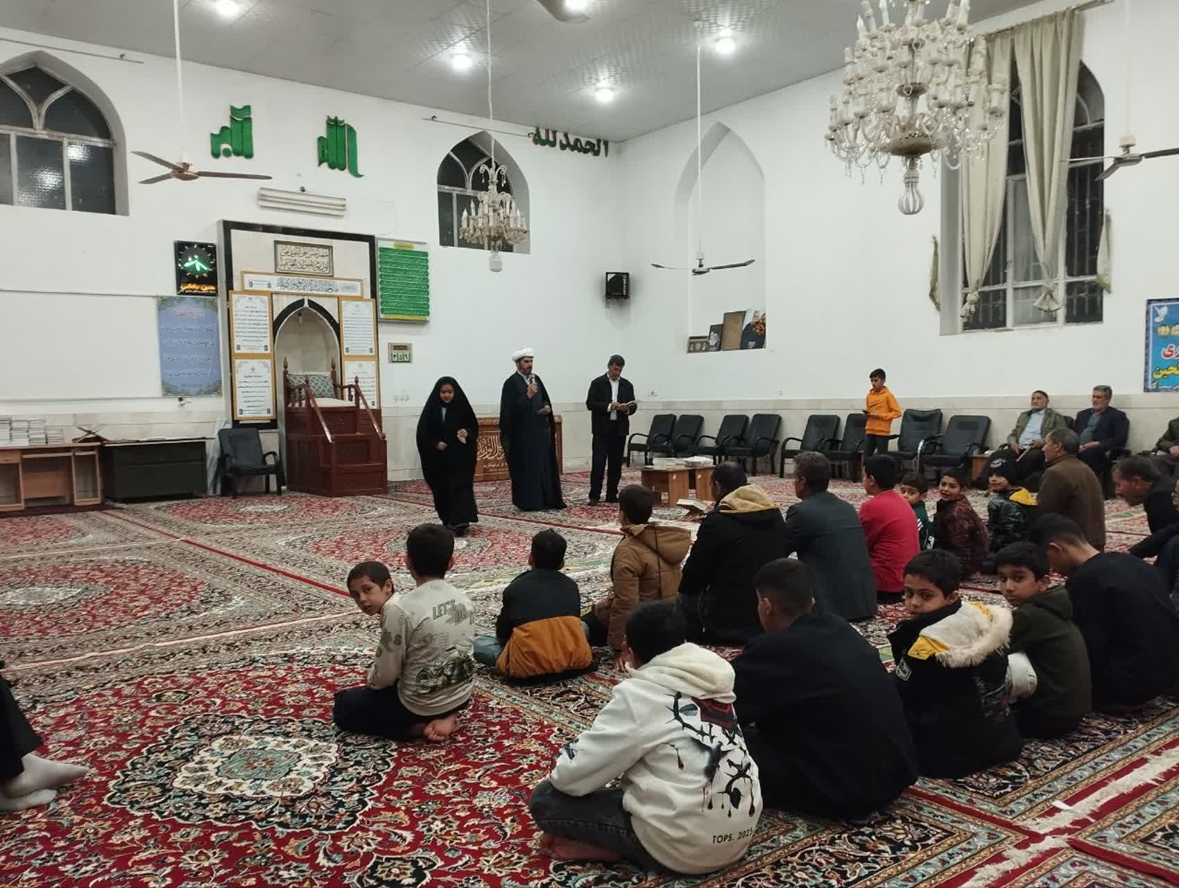 مراسم تقدیر از دانش آموزان معتکف‌روستای مهدی آباد خلیل آباد