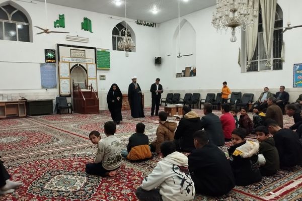 مراسم تقدیر از دانش آموزان معتکف‌روستای مهدی آباد خلیل آباد