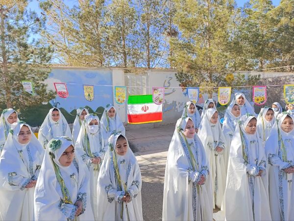 شور و هیجان هفته فرهنگ و هنر در دبستان خدیجه کبری ابرکوه