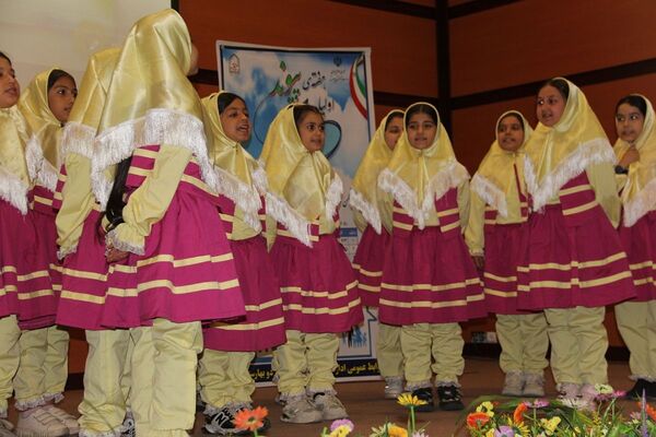 برگزاری جلسه انتخاب انجمن اولیاء و مربیان در سالن سجادیه بهارستان دو