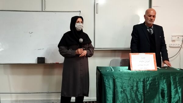 جلسه آموزش خانواده در مدرسه مهندس رحمانی فرد ناحیه ۱ مشهد مقدس