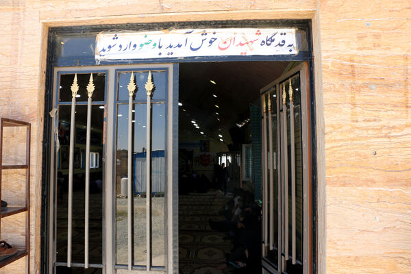 بازدید معلمان قمی از یادمان شهدای «بوالحسن» 