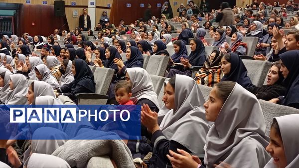 یلدای مادرانه با حضور مادران و دانش آموزان در فرهنگسرای سیمرغ