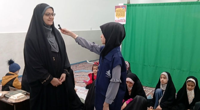 مربی کودک جهادی که شعله امید را در قلب‌های کوچک کودکان روشن می‌کند