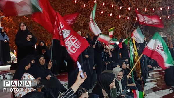 تجمع شبانه میدان شهرداری قم با حال و هوای عزاداری فاطمیه(س)