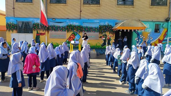 جلسه آموزشی کمپین پیشگیری از پوکی استخوان در مدرسه شاهد خیر سجادی 