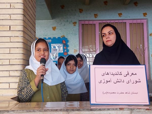 برگزاری انتخابات شورای دانش‌آموزی در مدرسه حضرت معصومه(س) حاجی‌آباد