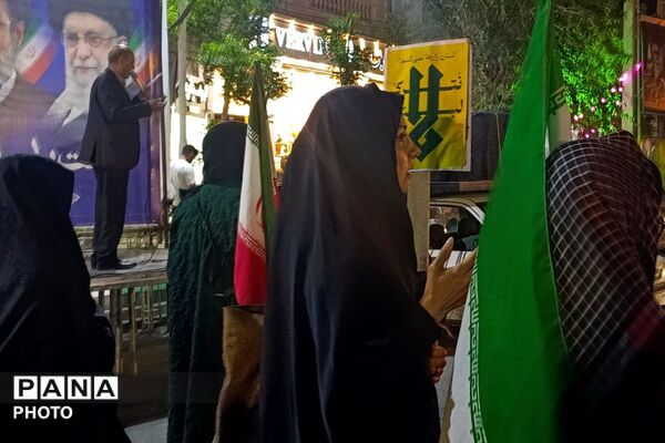 گردهمایی مردم دیار ۱۵ مرداد در راه‌آهن، روبروی غرفه آموزش و پرورش ورامین 