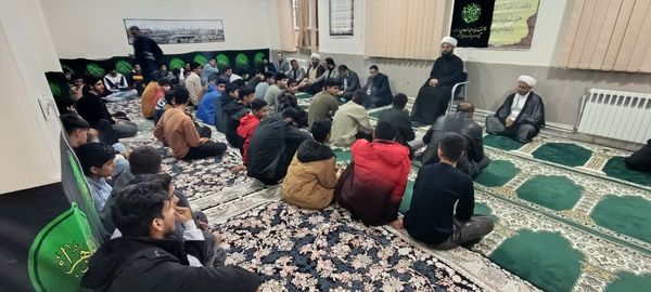 لبیک دانش‌آموزان دبیرستان نمونه دولتی آفرینش به ندای مظلومیت حضرت زهرا (س)