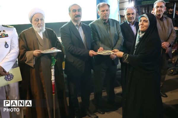 تقدیر از معلمان نمونه آستارا 