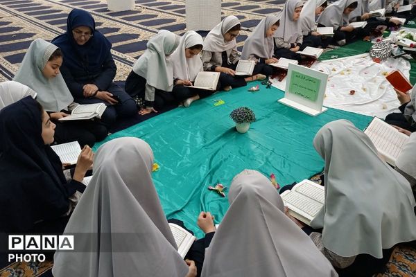 محفلی به وسعت نور در دبستان شهید آقچه‌لو رباط‌کریم