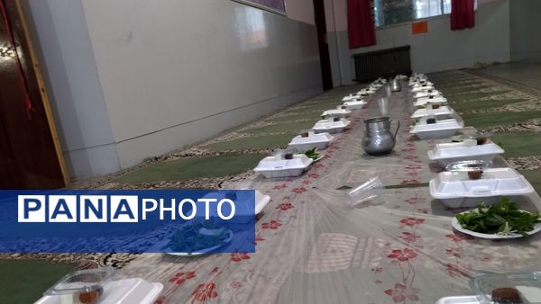 برگزاری محافل انس با قرآن و مراسم افطاری در مدارس شهرستان ملارد 