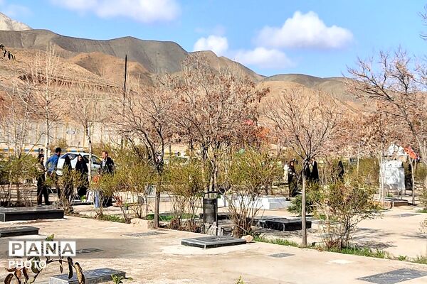 حضور مردم شهر بار برسر مزار عزیزانشان در عید نوروز و عید سعید فطر 