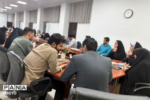 نشست صمیمی مشاوران و مربیان جدیدالاستخدام به مناسبت هفته امور تربیتی