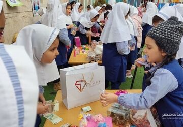 راه‌اندازی بازارچه دست سازه‌های دانش‌آموزی در دبستان کولیوند ناحیه 4 کرج 