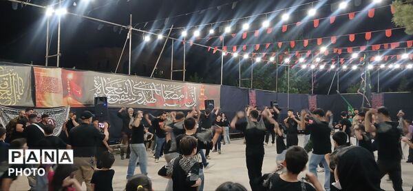 عزاداری شب هشتم محرم در میدان شهرداری