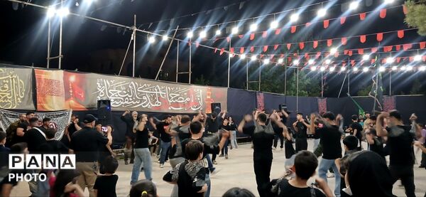 عزاداری شب هشتم محرم در میدان شهرداری