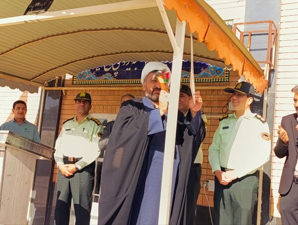 تقدیر مدیر دبیرستان رئیس زاده از پرسنل نیروی انتظامی خلیل آباد