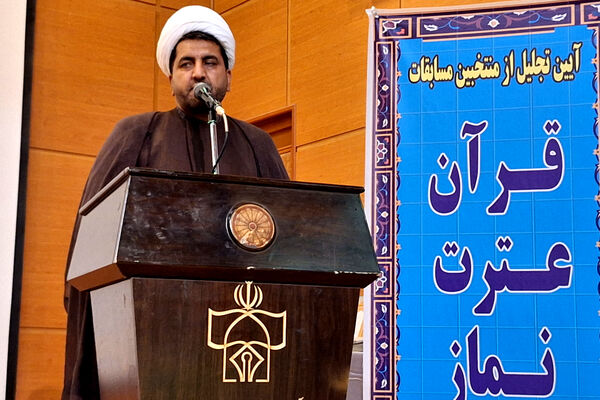 تقدیر از چهره های روشن در محفل ایمان 