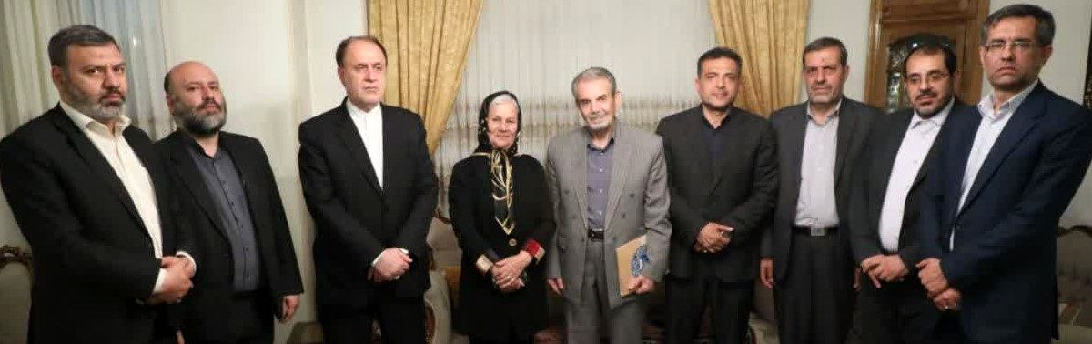 شاگرد به دیدار معلم رفت