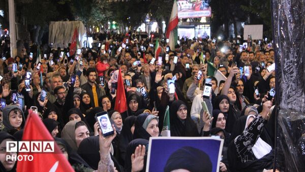 طنین «باید برخاست» در میدان شهید بجنورد