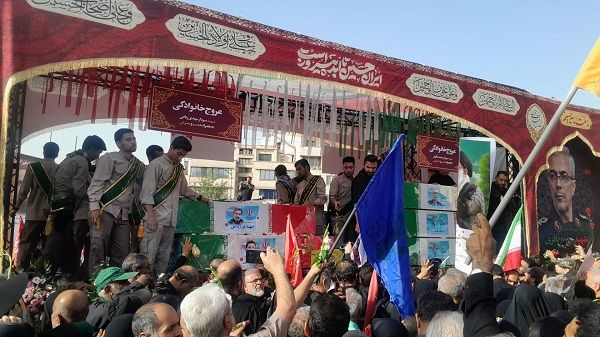 وداع باشکوه مردم با پیکر شهدای حمله رژیم صهیونیستی