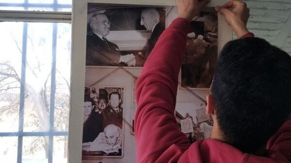 نمایشگاه مدرسه انقلاب در دبیرستان امام رضا (ع)