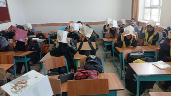 مانور زلزله  در دبیرستان حجت‌ الاسلامی نیشابور 