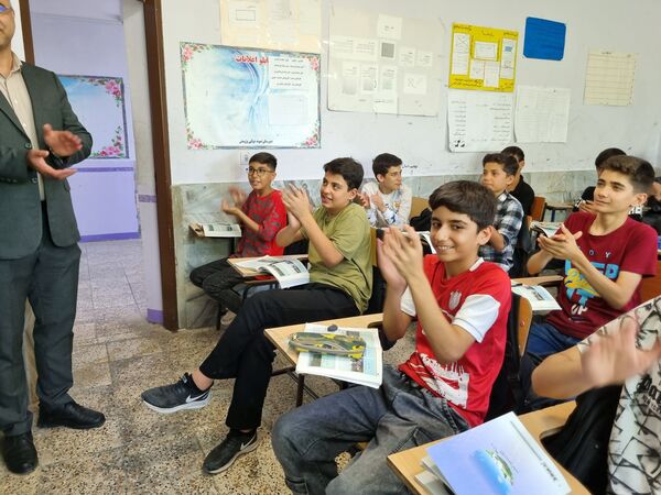 تقدیر از معلمان دبیرستان نمونه دولتی پژوهش آشخانه