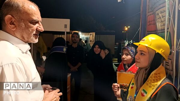 بازدید مشاور وزیر در امور تشکل‌های دانش‌آموزی از موکب «باانرژی ها» در قم