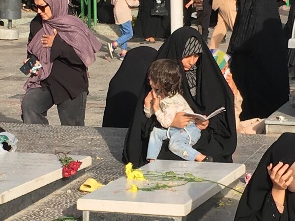 برپایی مراسم دعای عرفه در گلستان شهدای اصفهان