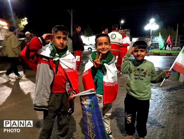 دانش‌آموزان شهرستان مانه در راهپیمایی‌های شبانه در جنگ رمضان 