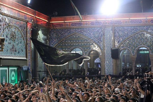 حضور پرشور مردم شهرری در مراسم ارتحال امام خمینی (ره) 