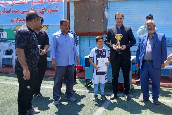 مسابقات مینی فوتبال دانش‌آموزان دوره اول ودوم ابتدایی در بهارستان‌۲