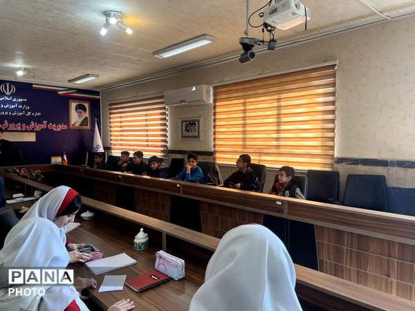 اولین جلسه آموزش خبرنگاری برای دانش‌آموزان پانا در هشتگرد 