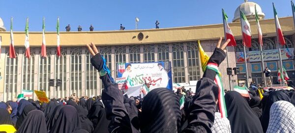 حضور پرشور آینده‌سازان ایران در راهپیمایی روز دانش‌آموز در همدان 