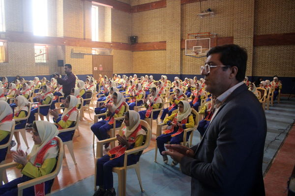 آیین سپاس معلم در دبستان دخترانه شهید باهنر بوشهر