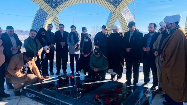 غبارروبی گلزار شهدای گمنام شهرستان باخرز