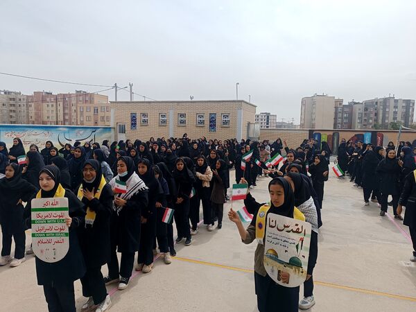 نکوداشت شهادت رهبر مقاومت در دبیرستان شهید باقری 