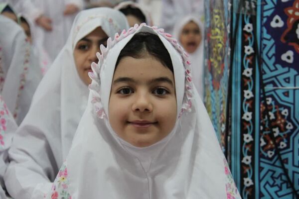 جشن تکلیف دانش‌آموزان دختر اسلام آباد غرب