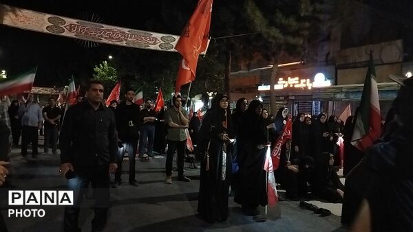 شبِ اشک و عرفان در حسینیه امام خمینی